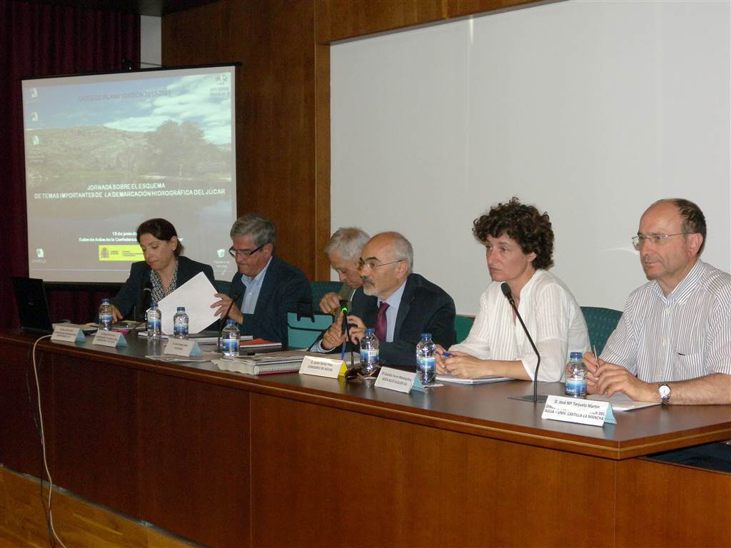 Mesa Redonda moderada por el Comisario de Aguas