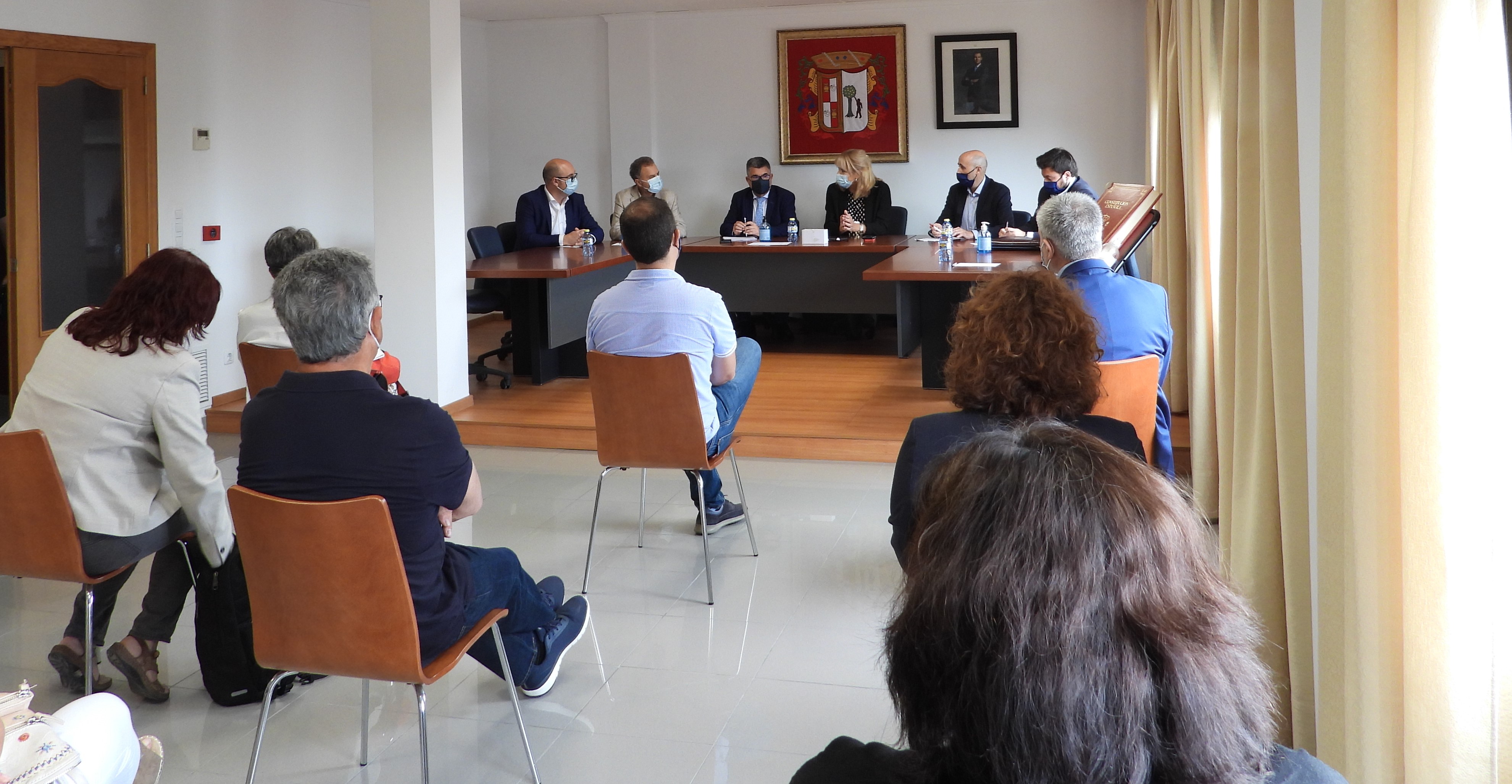 Sala del ayuntamiento donde se realiza la reunión.